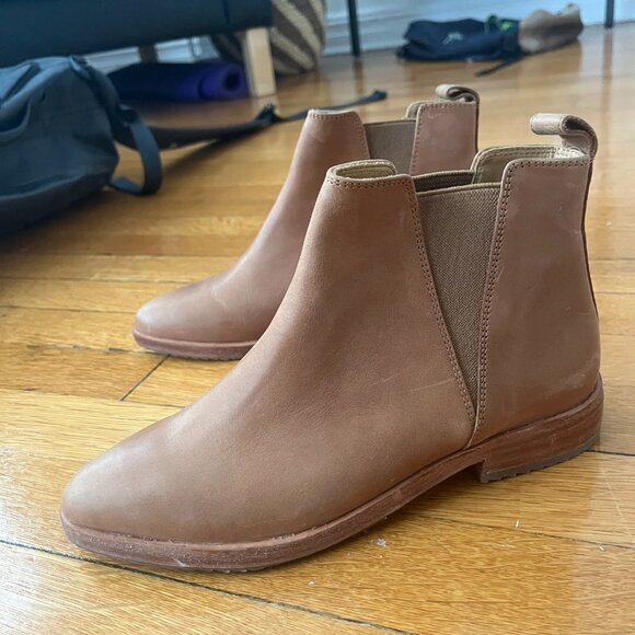 Eva Everyday Chelsea Boot (6.5) - Picture 2 of 5